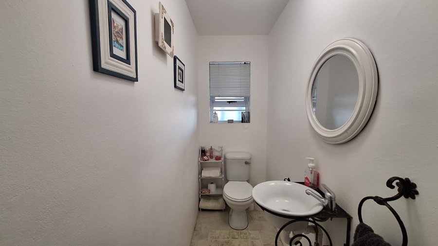 3 Bedroom Property for Sale in Stilbaai Oos Western Cape